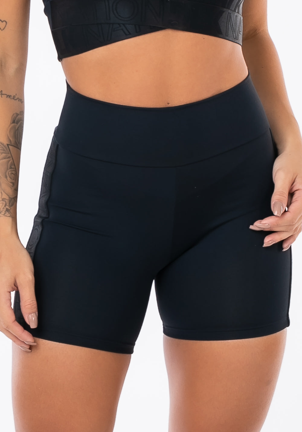 Bermuda Nation Com Elástico Personalizado Na Lateral Preto Dlk