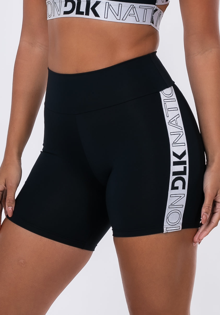 Bermuda Nation Com Elástico Personalizado Na Lateral Preto Com Prata Dlk
