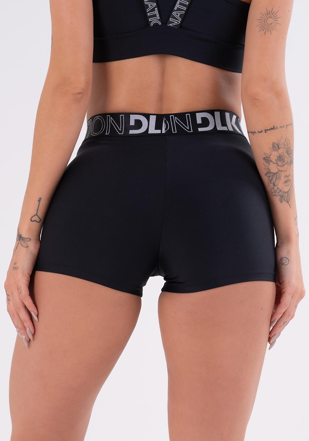 Short Nation com Elástico Na Cintura Preto Dlk