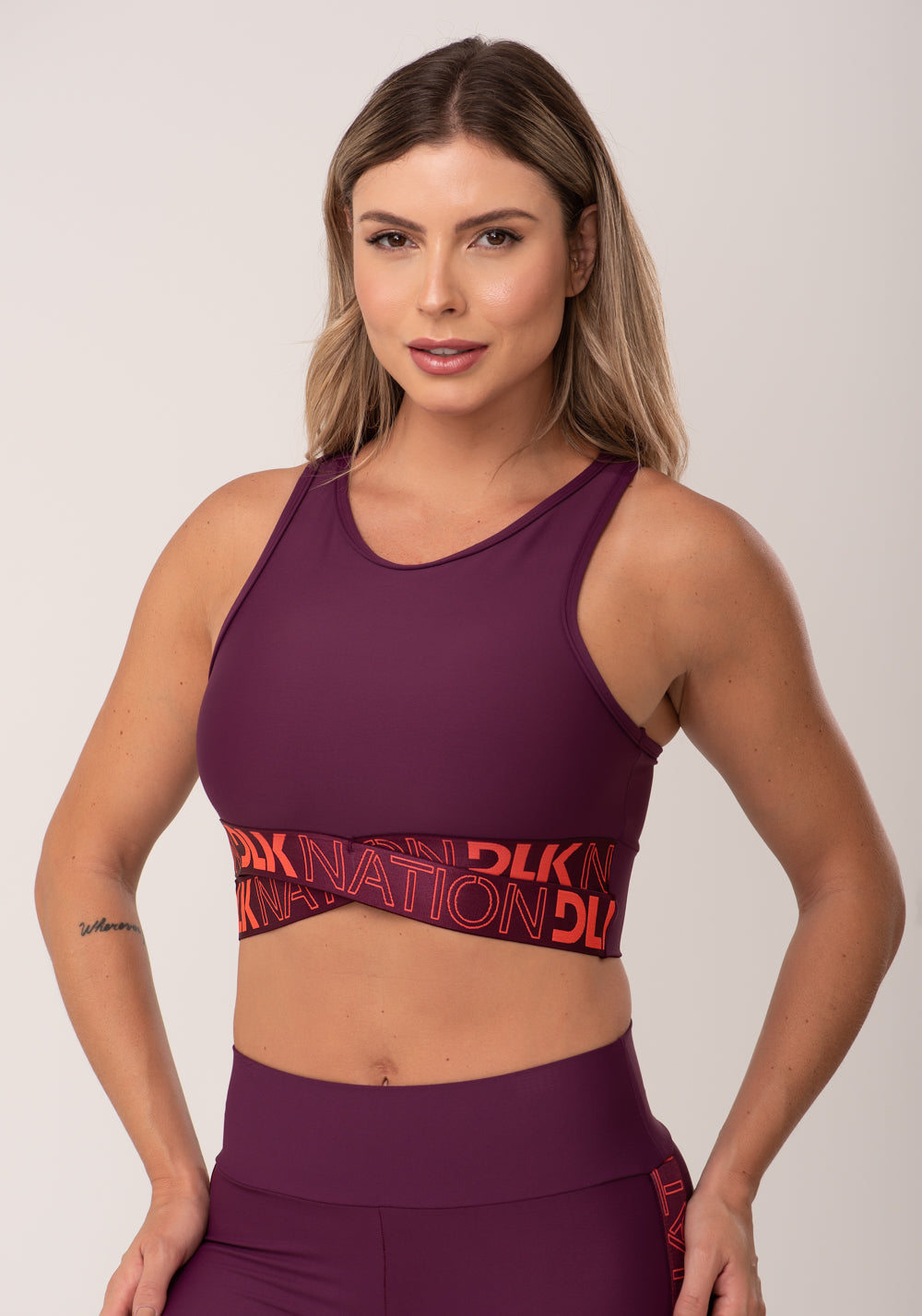 Cropped Sem Bojo Modelo Nadador Nation Com Elástico Cruzado Vinho Dlk