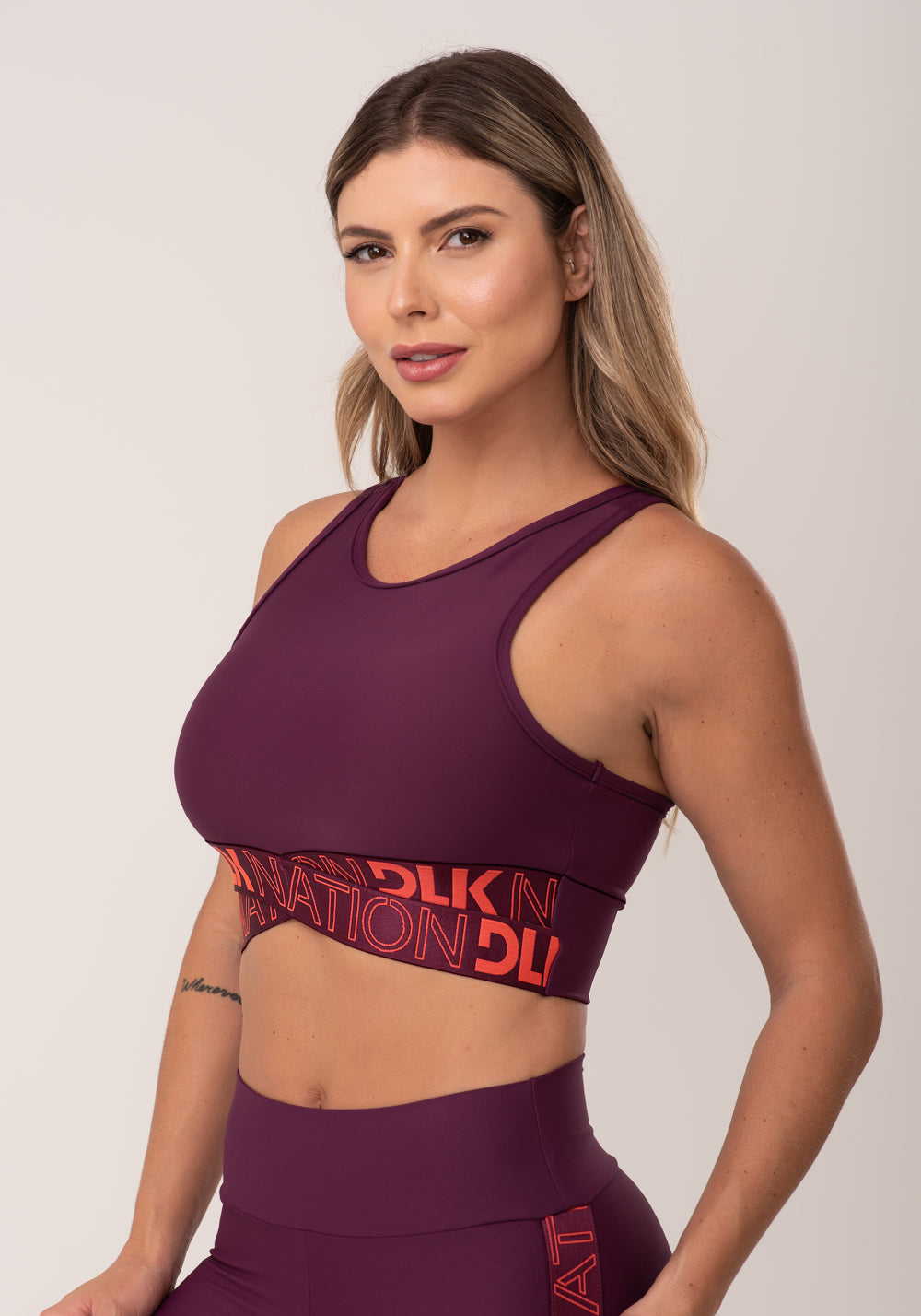 Cropped Sem Bojo Modelo Nadador Nation Com Elástico Cruzado Vinho Dlk