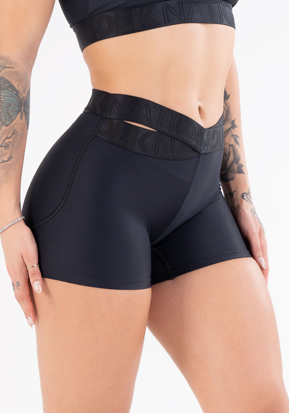 Short Nation Com Elástico Cruzado Preto Dlk
