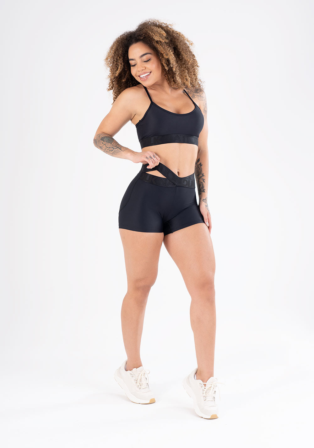 Short Nation Com Elástico Cruzado Preto Dlk