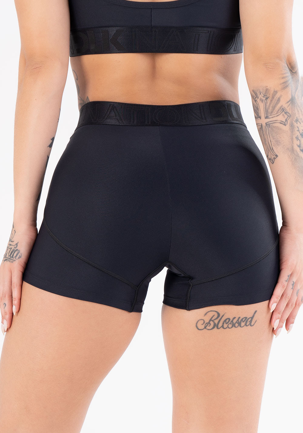 Short Nation Com Elástico Cruzado Preto Dlk