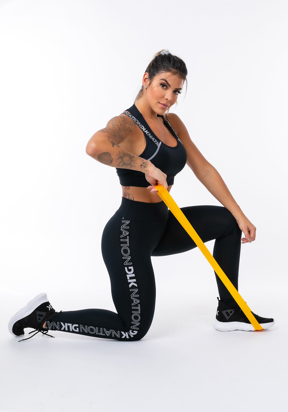 Calça Legging Nation Com Elástico Lateral Preto E Prata Dlk