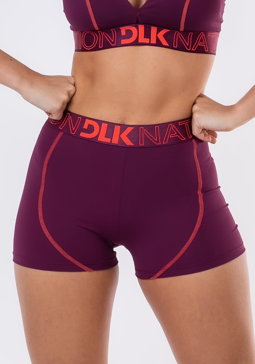Short Nation Com Elástico Na Cintura Vinho Dlk