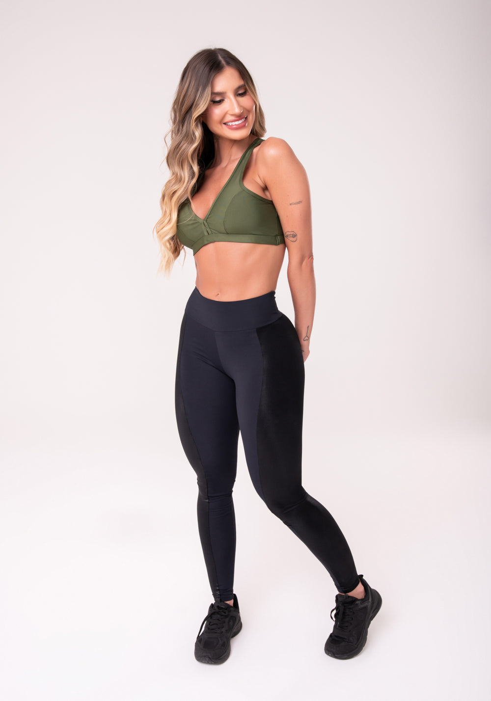 Top Equilibrium Verde Militar com Bojo Modelo Nadador Dlk