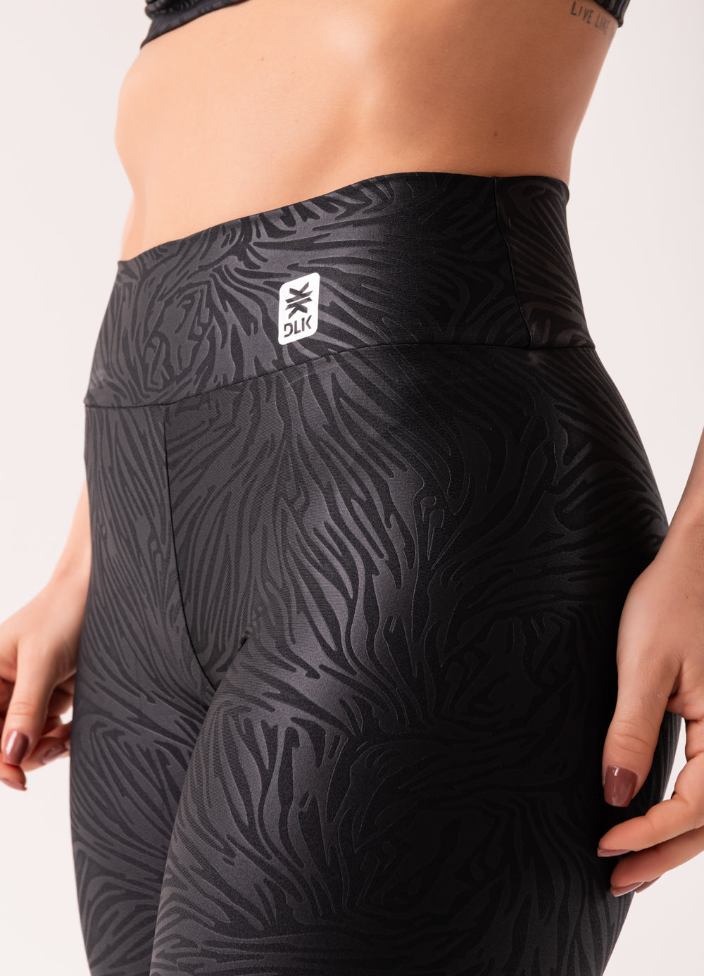 Calça Legging Shine Preto Texturizada Dlk