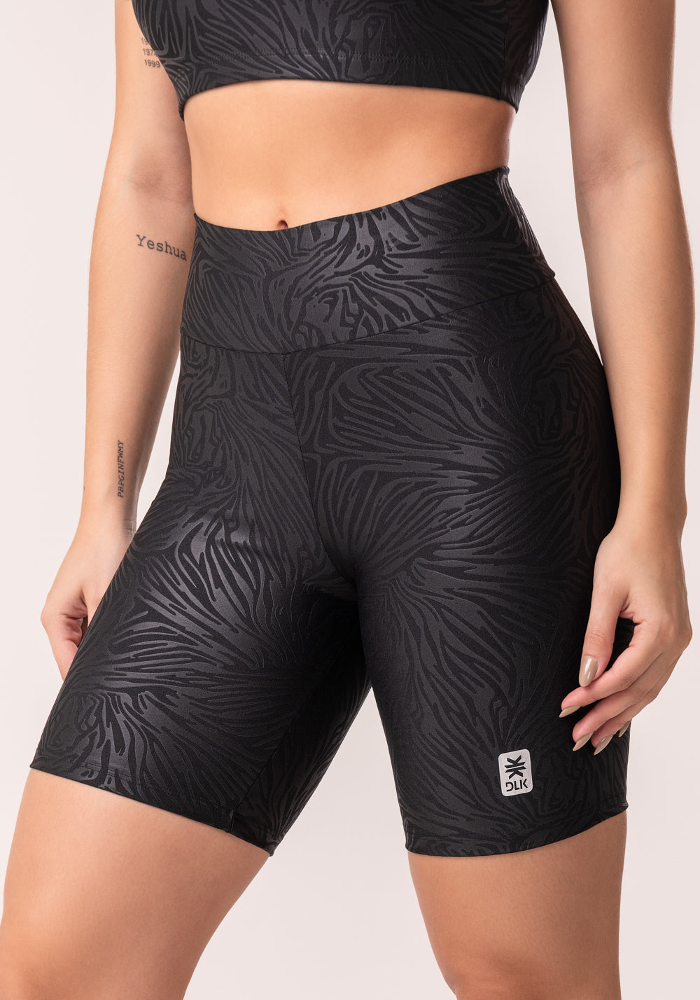 Bermuda Shine Preto Texturizada Dlk