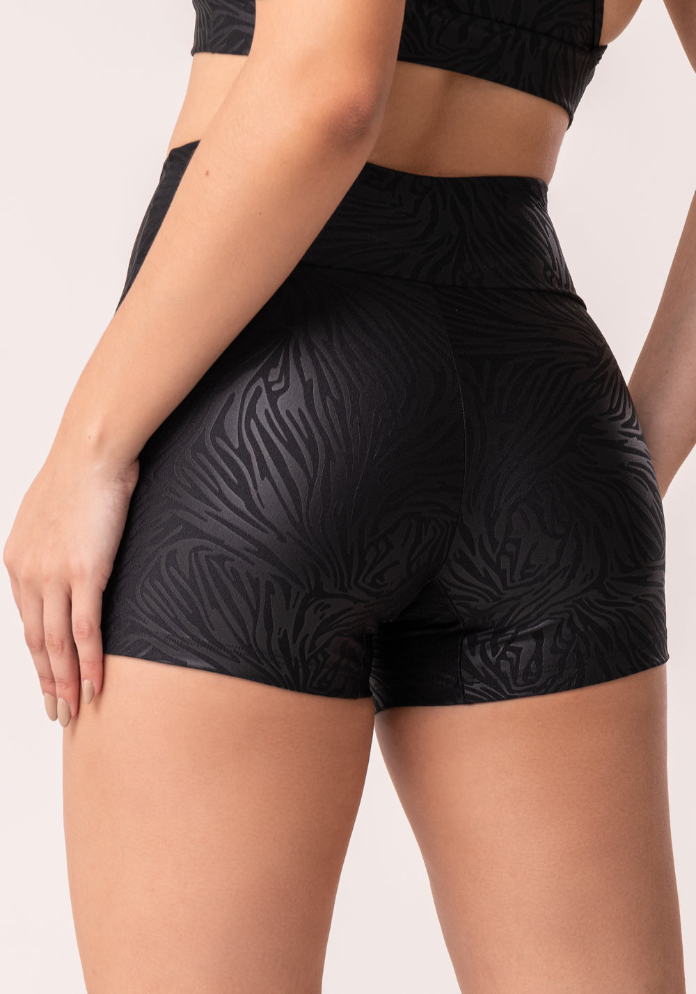 Short Shine Preto Texturizado Dlk