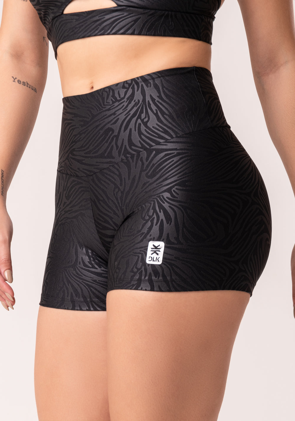 Short Shine Preto Texturizado Dlk