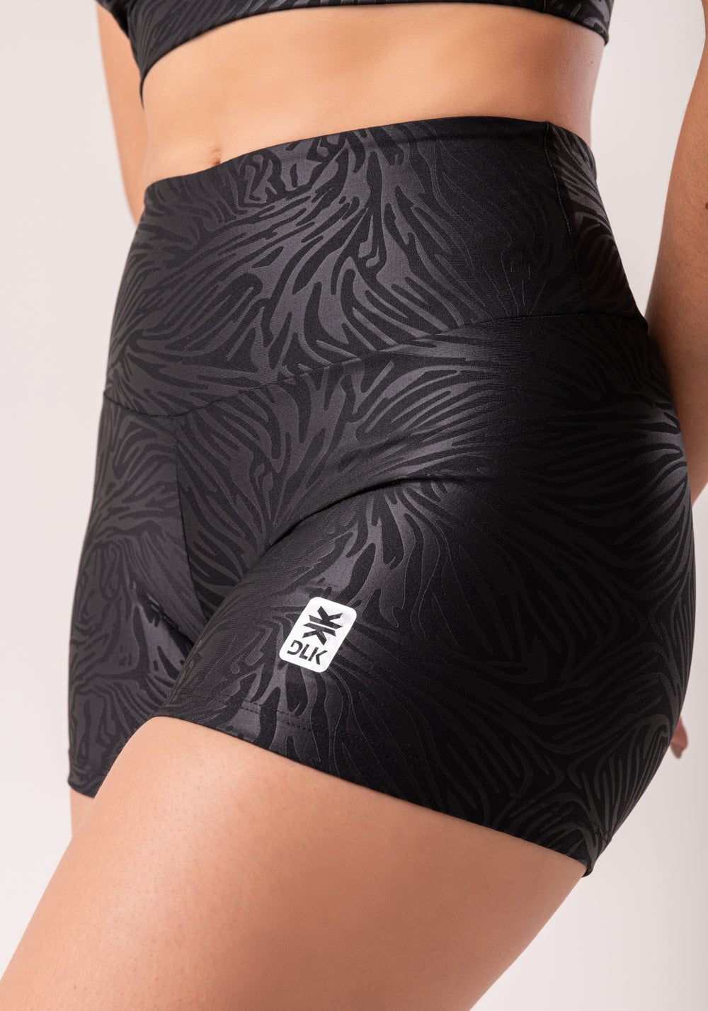 Short Shine Preto Texturizado Dlk