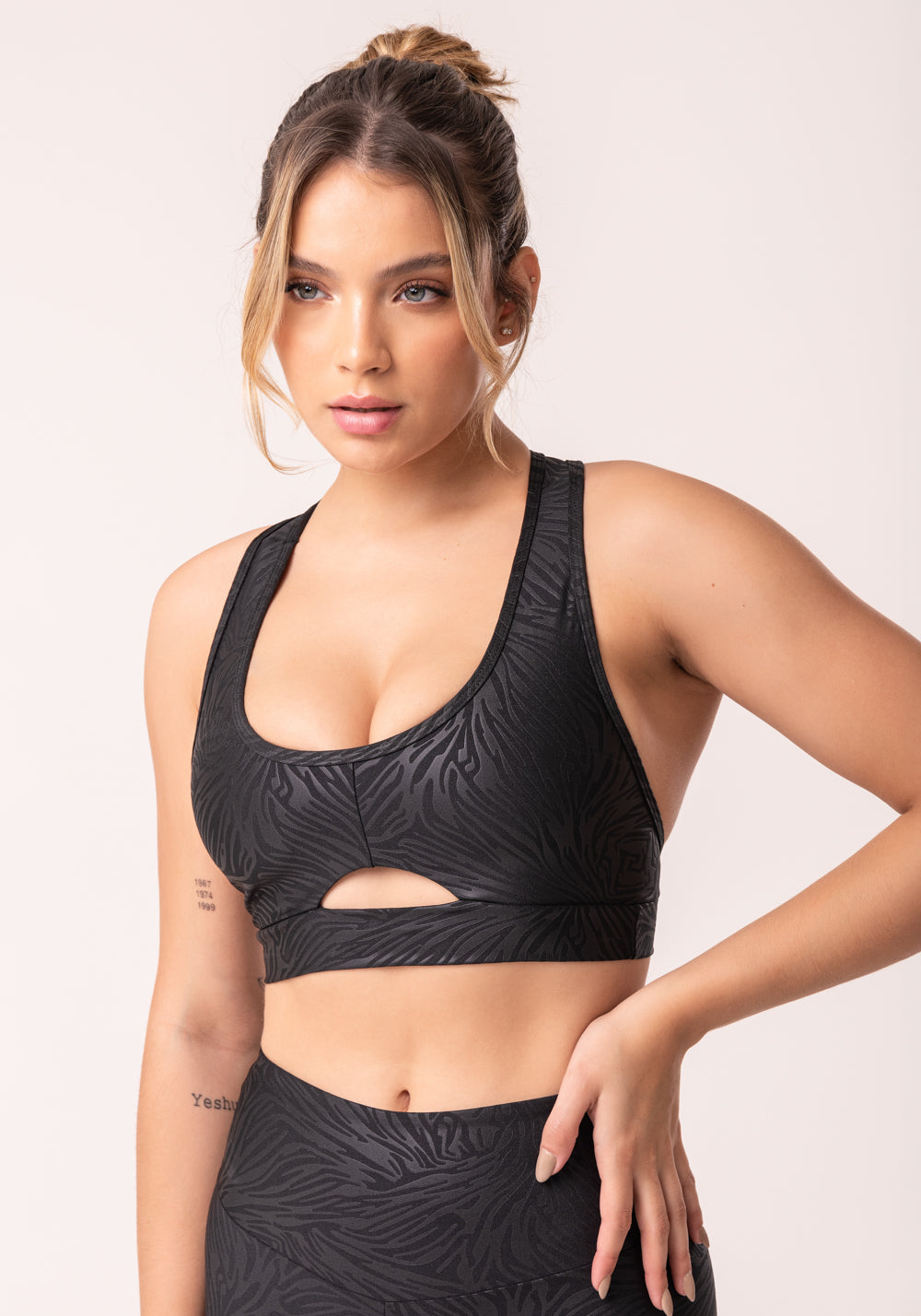 Top Shine Preto Texturizado Cut-out Dlk