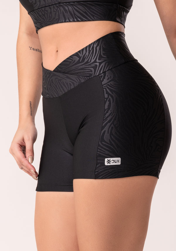 Short Shine Preto Texturizado Com Cós Transpassado Dlk