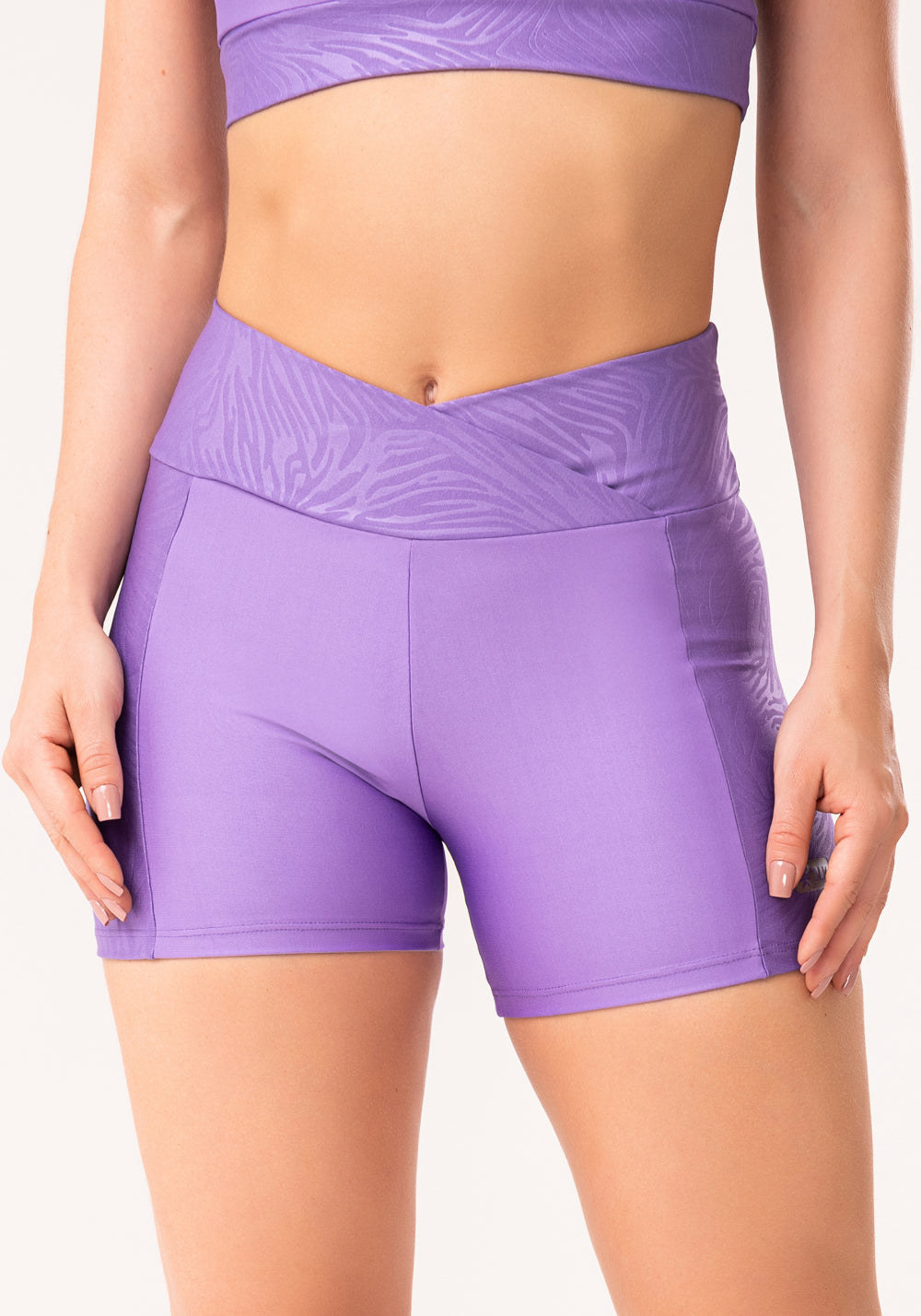 Short Shine Lilás Texturizado Com Cós Transpassado Dlk
