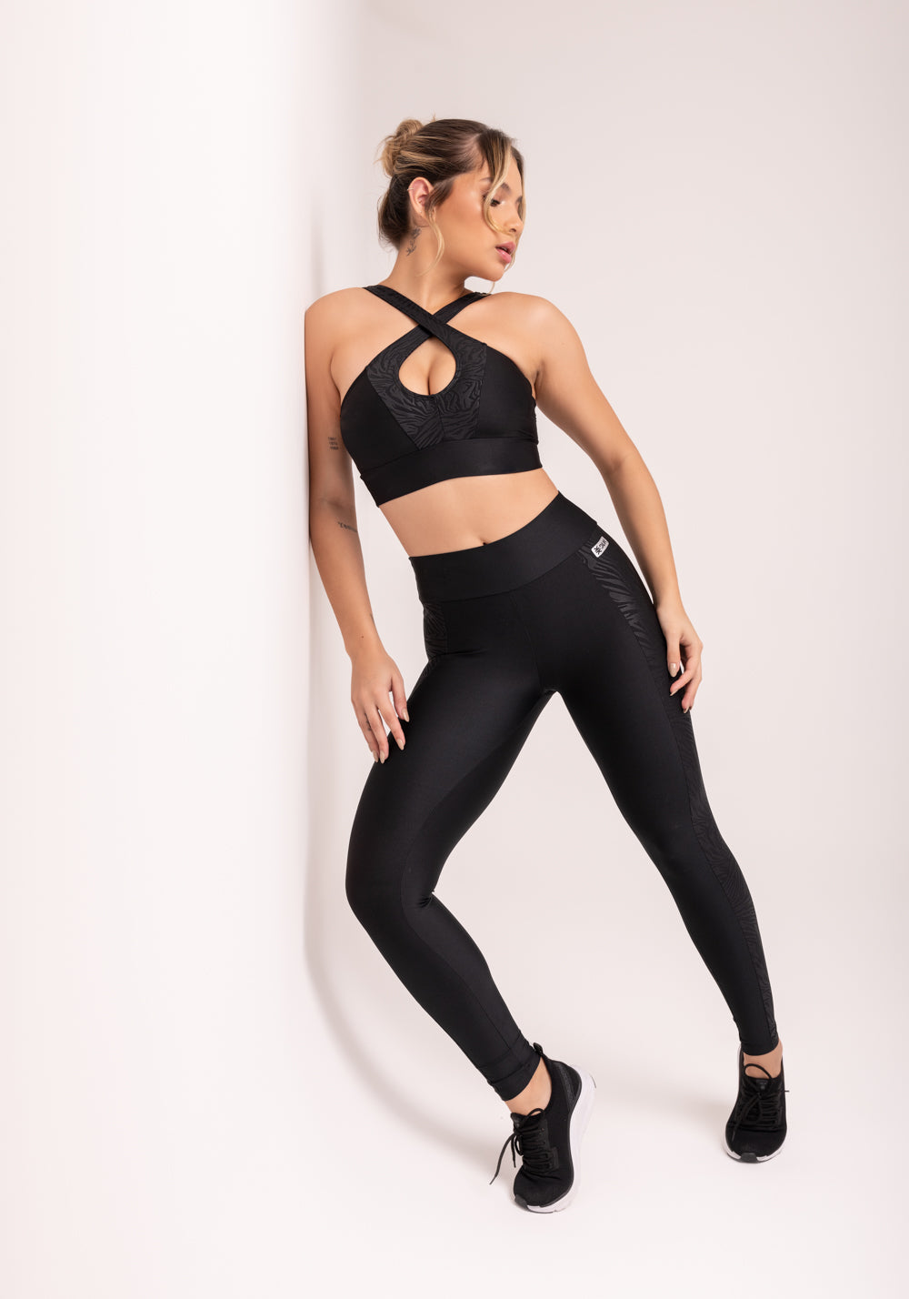 Calça Legging Shine Preto Com Lateral Texturizada Dlk