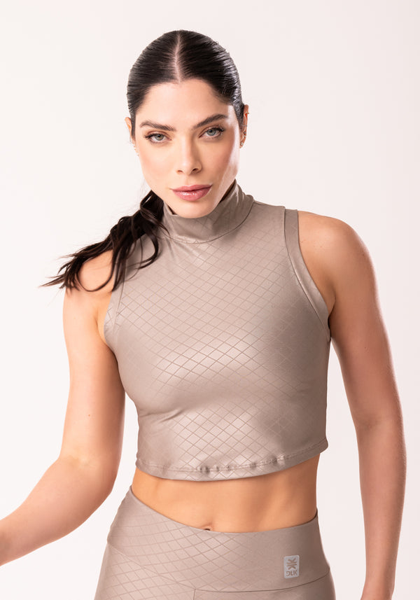 Cropped Shine Nude Textura Quadriculada Com Gola Alta Dlk