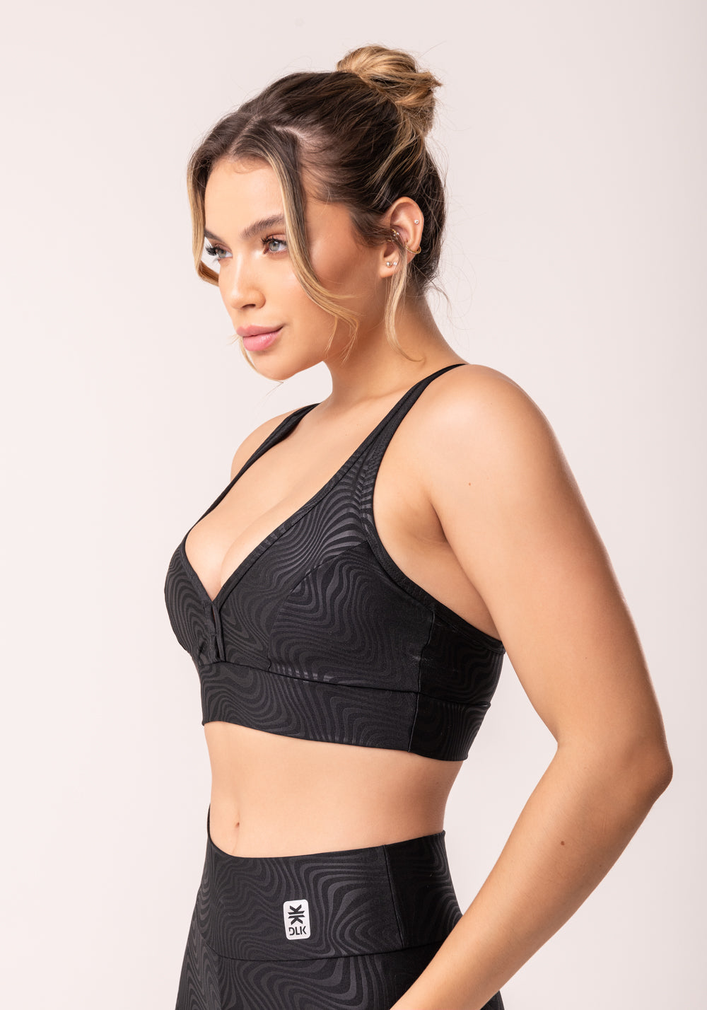 Top Com Bojo Shine Preto Texturizado Ondas Com Alças Cruzadas Costas Dlk