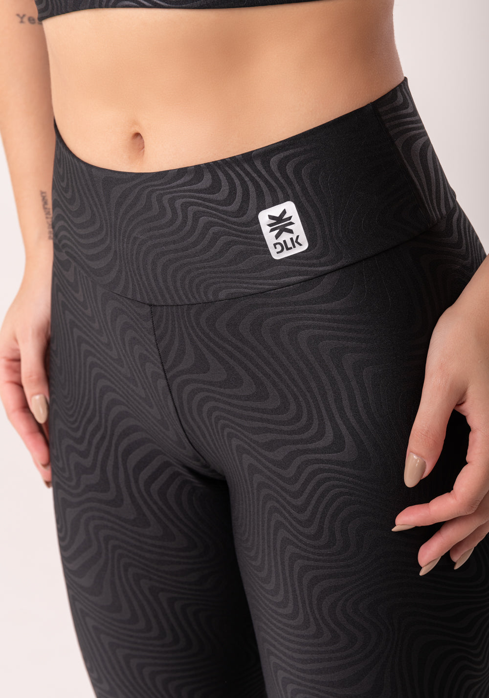 Calça Legging Shine Preto Texturizada Ondas Dlk