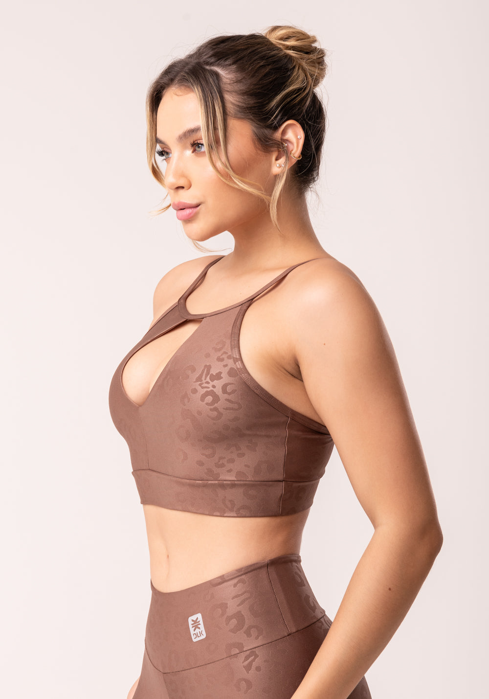 Top Shine Marrom Texturizado Onça Decote Gota Dlk