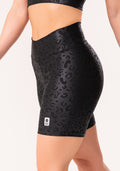 Bermuda Shine Preto Texturizada Onça Dlk