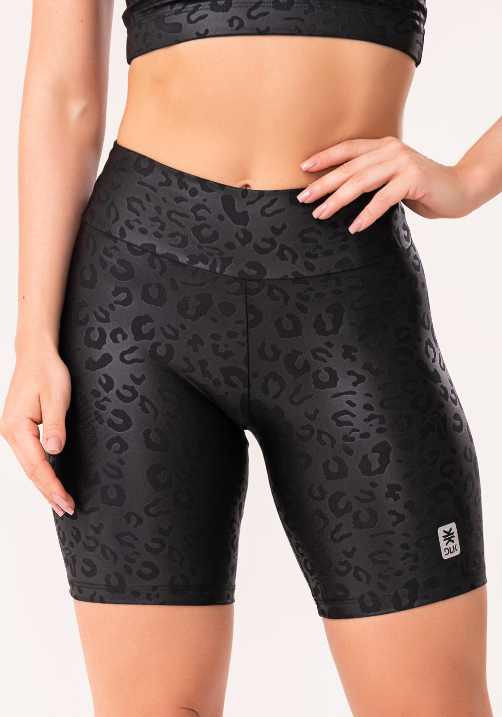 Bermuda Shine Preto Texturizada Onça Dlk