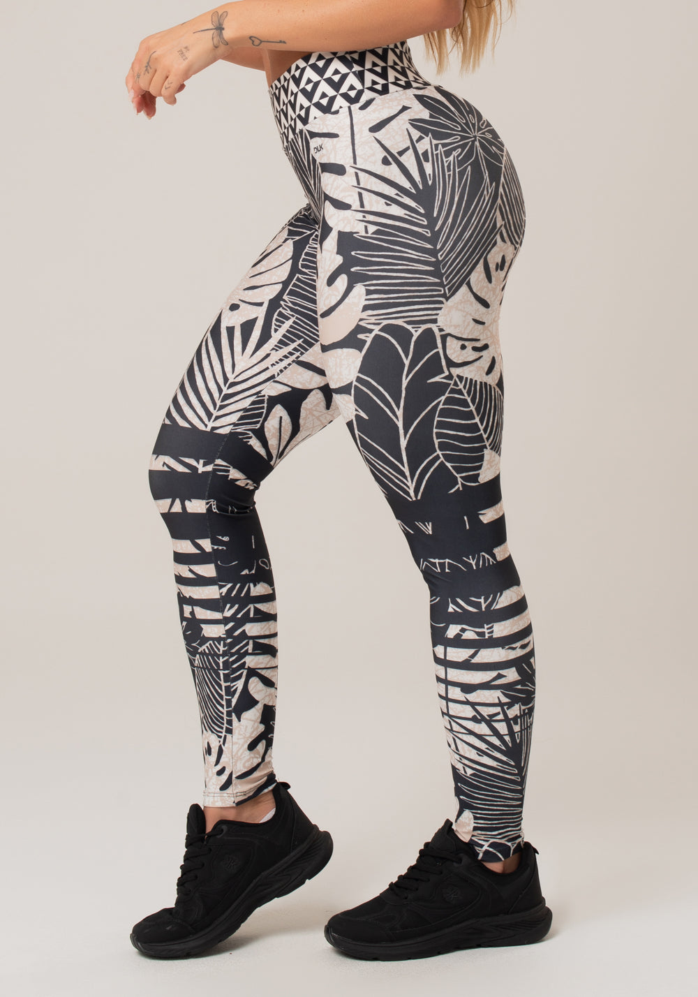 Calça Legging Printed Estampada Folhas Étnicas Dlk
