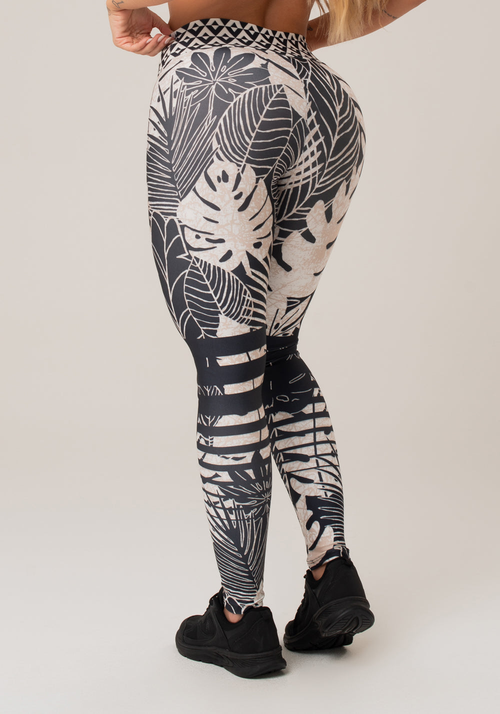 Calça Legging Printed Estampada Folhas Étnicas Dlk