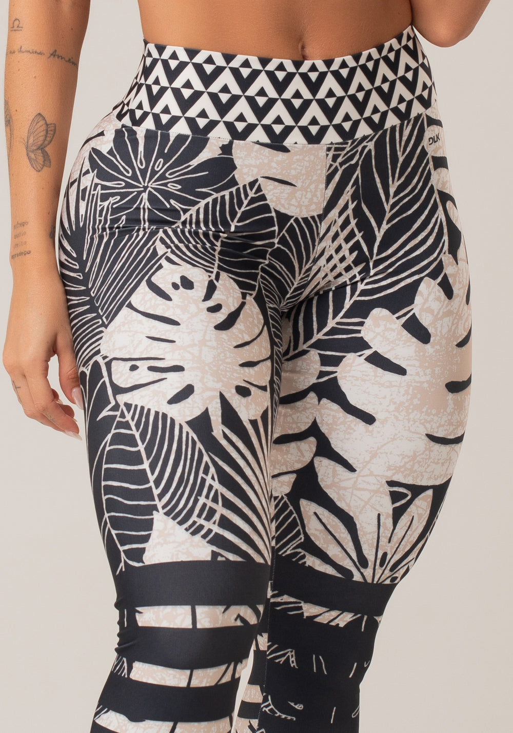 Calça Legging Printed Estampada Folhas Étnicas Dlk