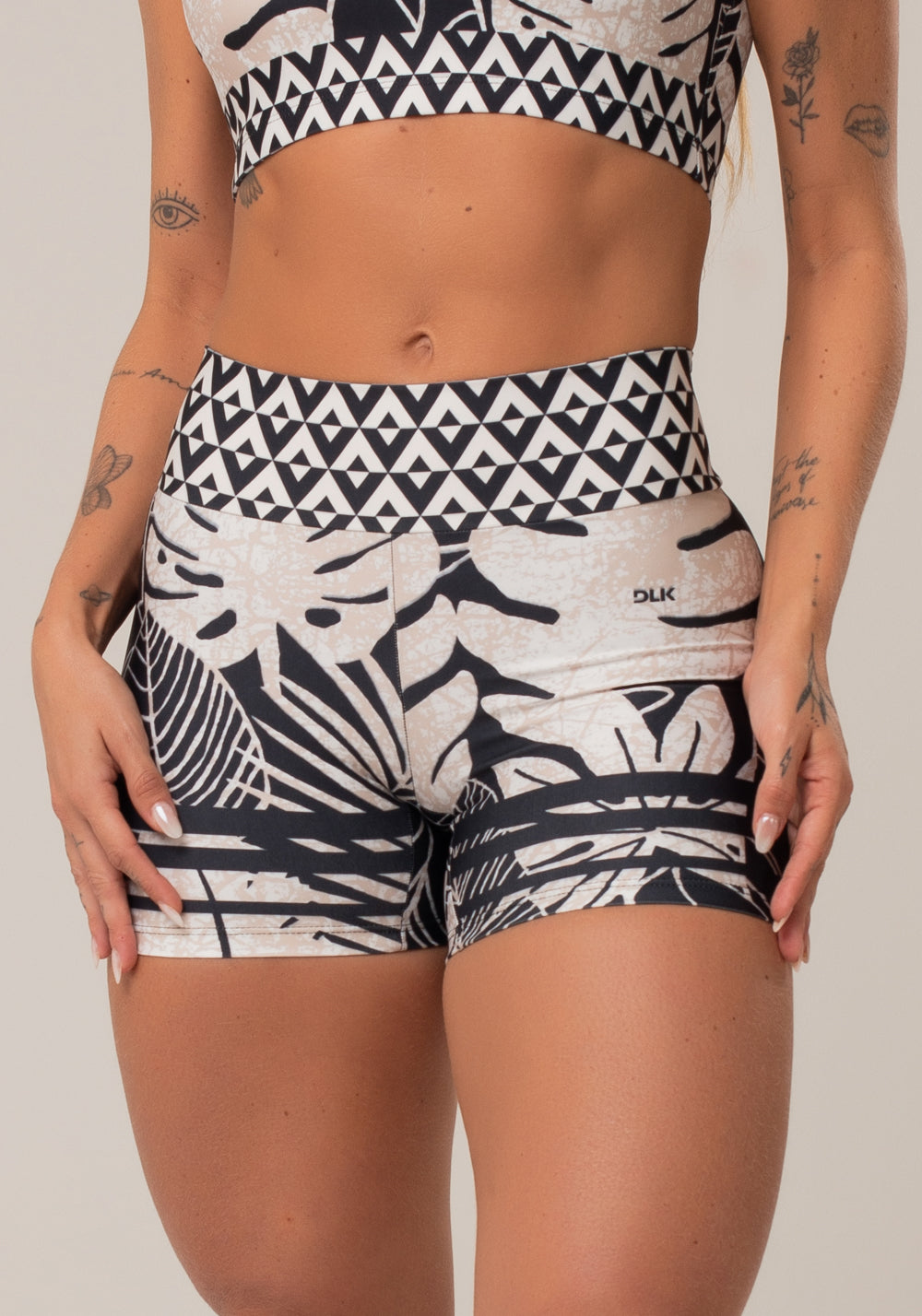 Short Fitness Feminino New Printed Estampado Folhas Étnicas Dlk