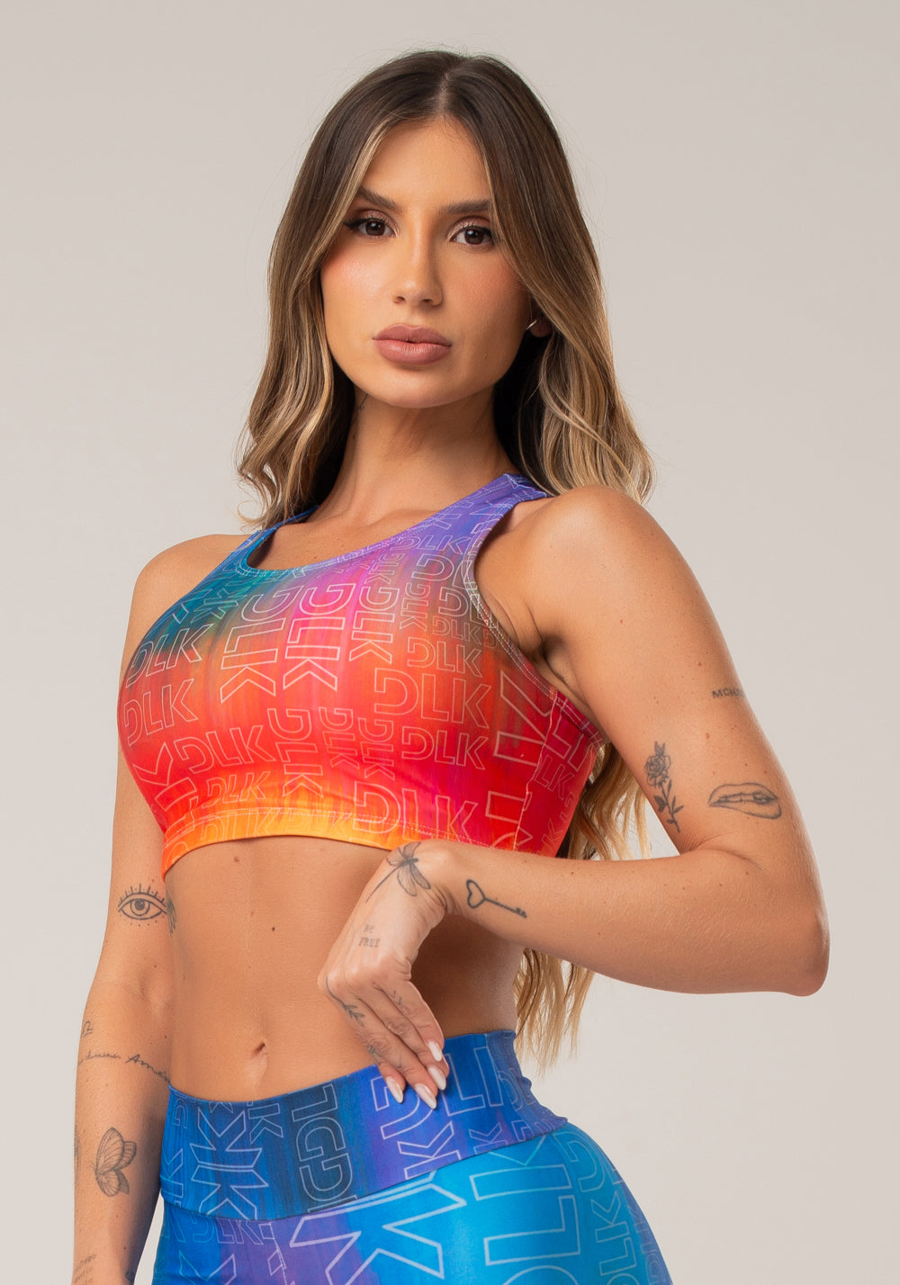 Top Fitness Feminino Nadador New Printed Estampado Degradê Logomania Dlk
