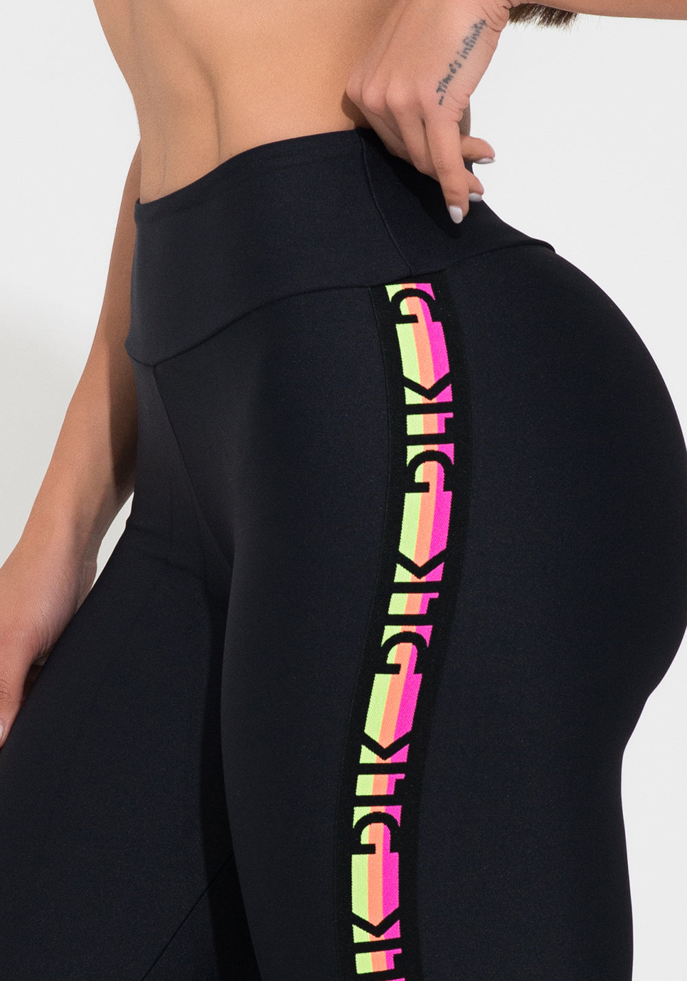 Legging Fitness Feminina Preta Elástico Lateral Colorido Action Dlk