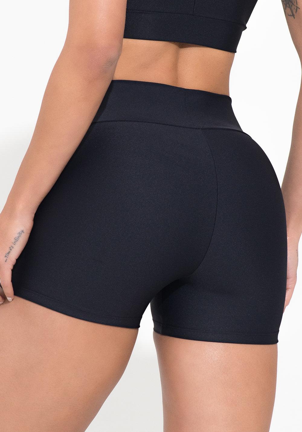Short Fitness Feminino Preto Elástico Vazado Action Dlk
