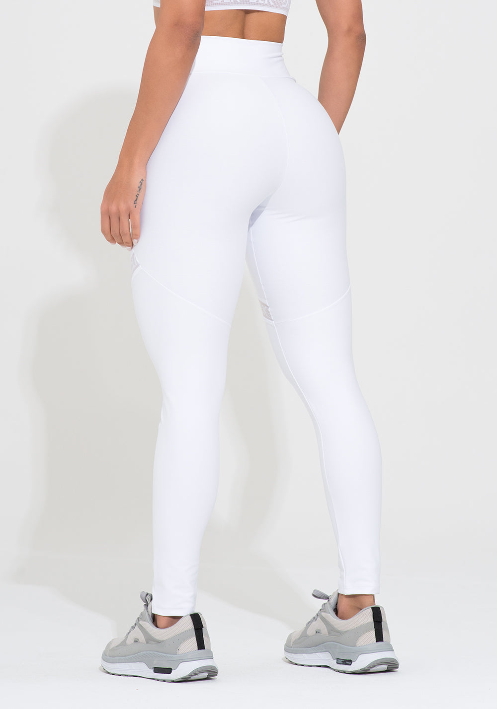 Legging Fitness Feminina Branca Com Recorte E Elástico Vazado Action Dlk