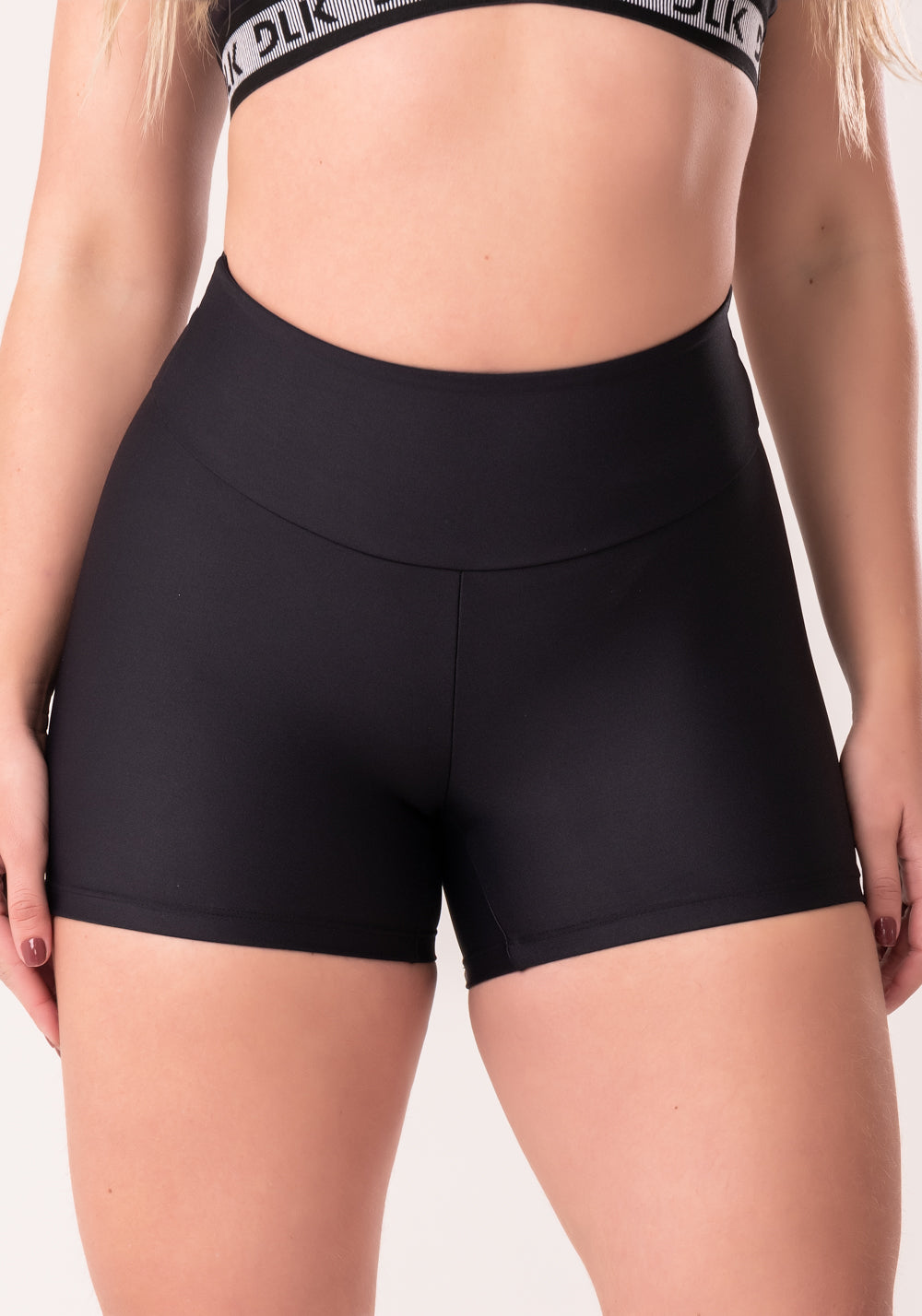 Short Fitness Feminino Preto Com Elástico Canelado Nas Costas Intense Dlk