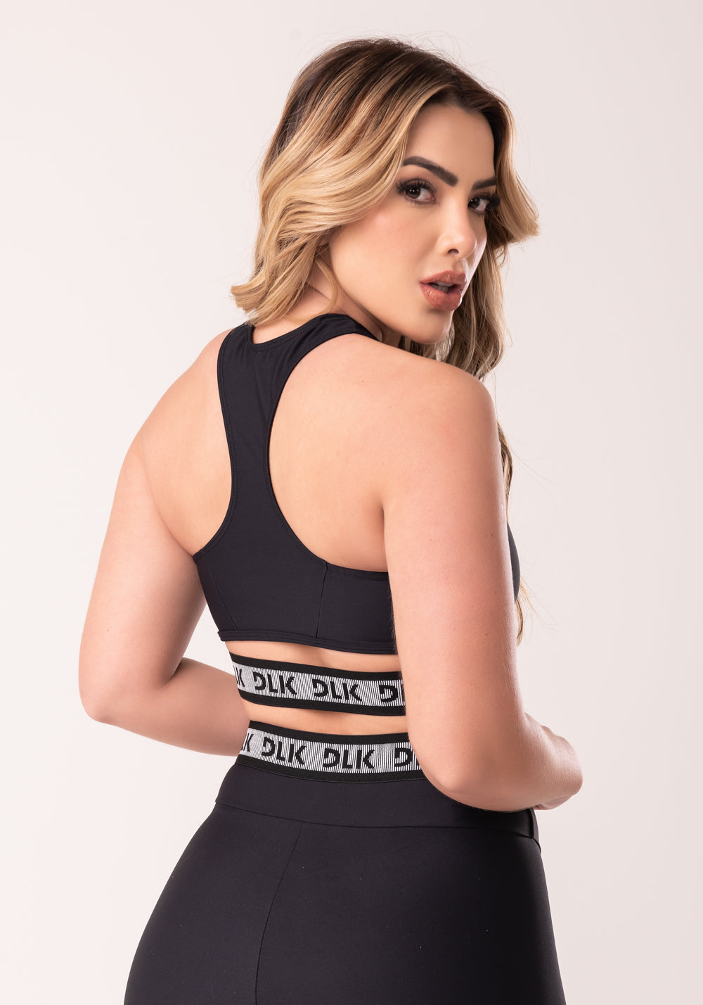 Top Fitness Feminino Cut Out Preto Com Elástico Canelado Intense Dlk