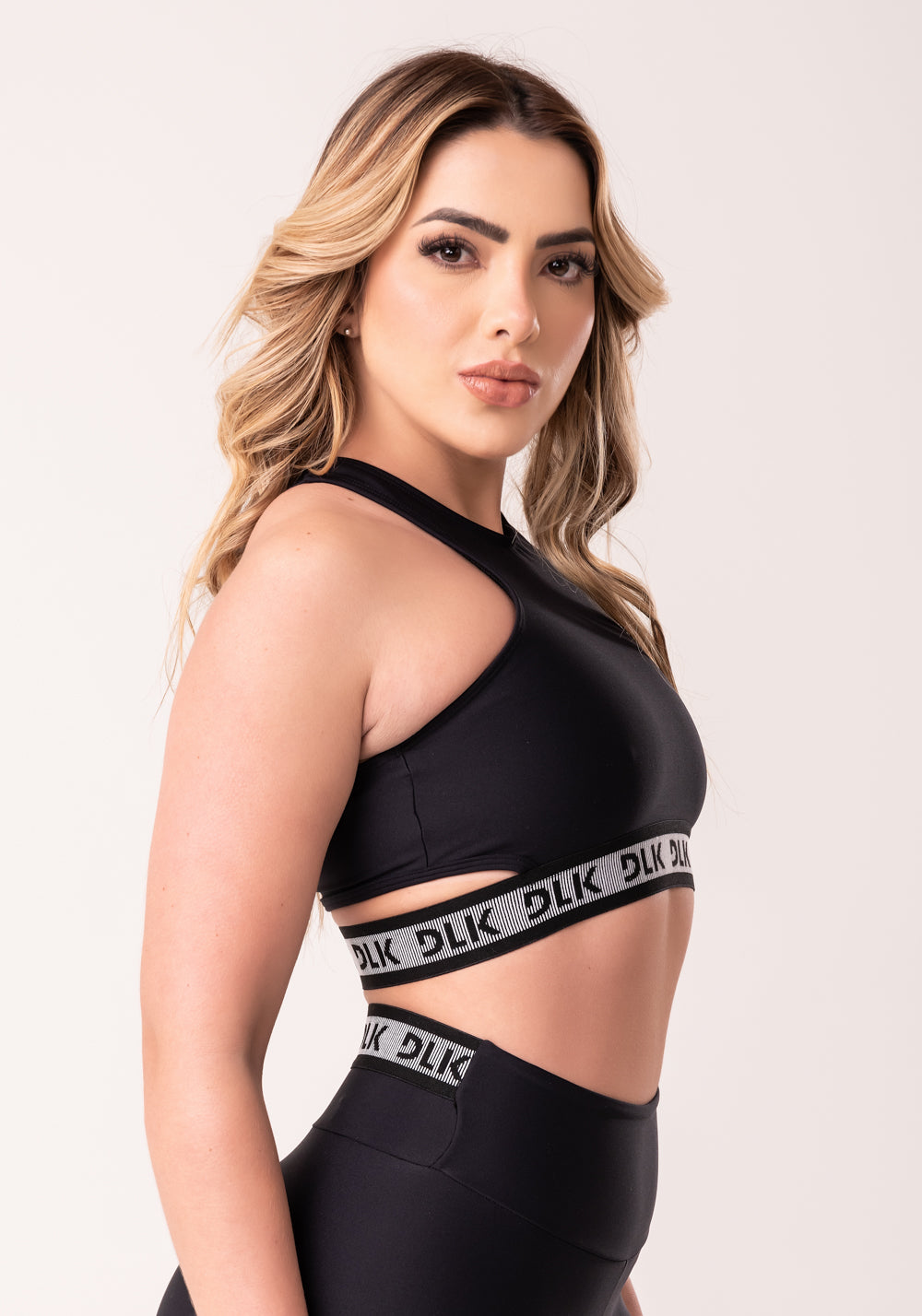 Top Fitness Feminino Cut Out Preto Com Elástico Canelado Intense Dlk