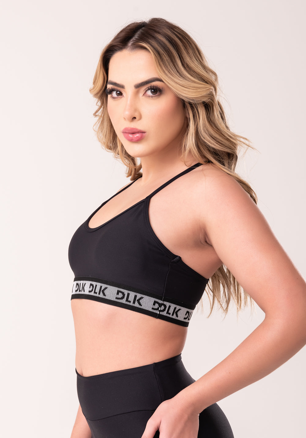 Top Fitness Feminino Preto Com Bojo E Elástico Canelado Intense Dlk