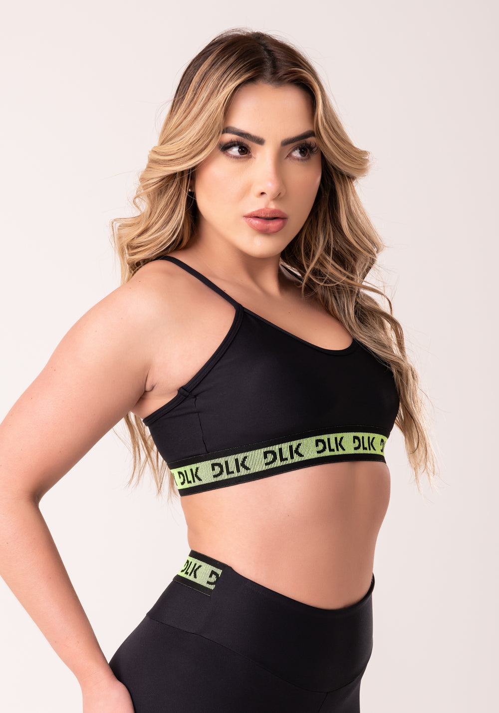 Top Fitness Feminino Preto Com Bojo E Elástico Canelado Neon Intense Dlk