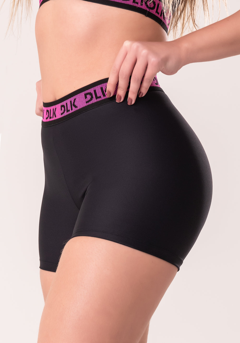 Short Fitness Feminino Preto Com Elástico Rosa Na Cintura Intense Dlk