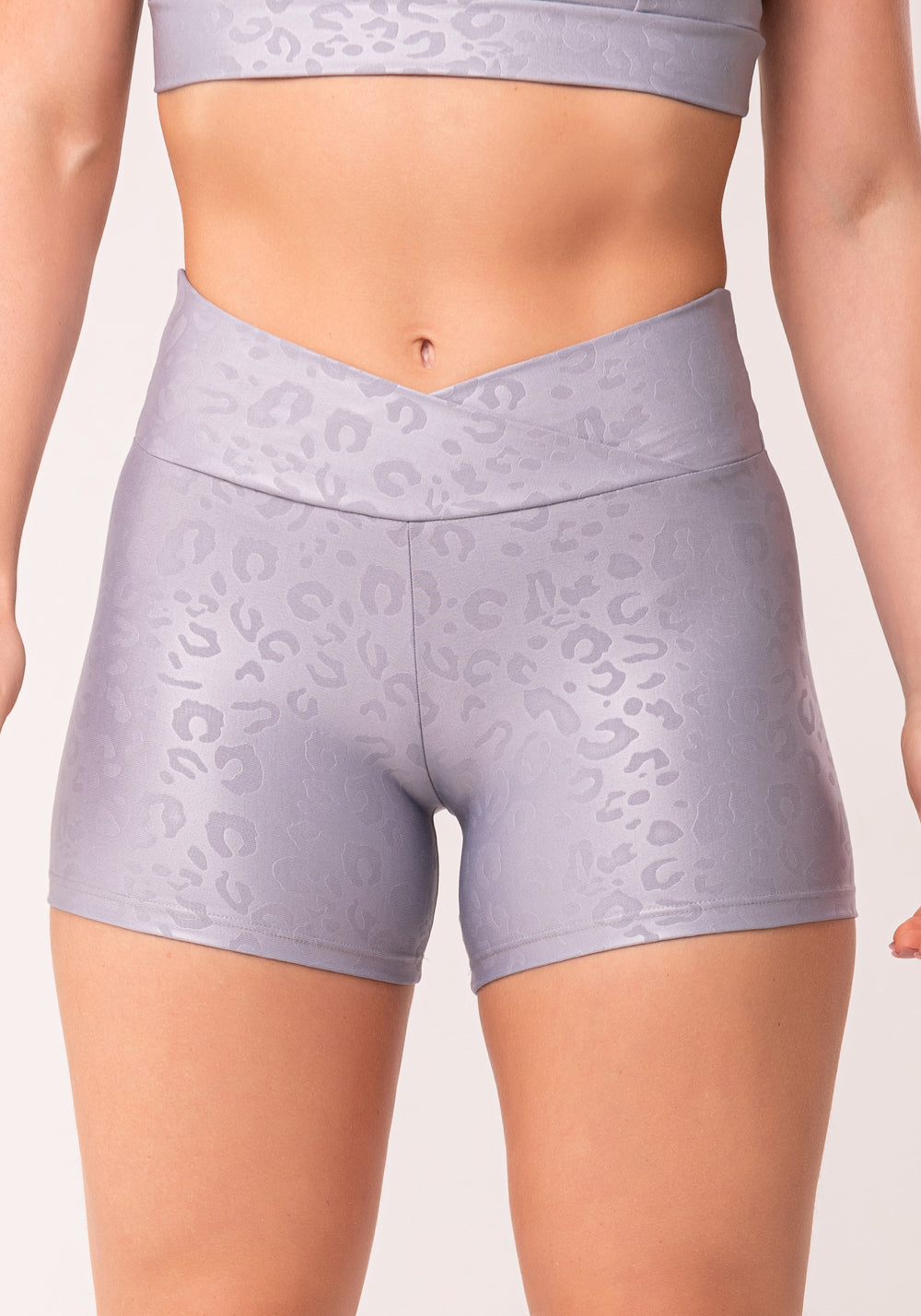 Short Shine Texturizado Onça Cinza Com Cós Transpassado Dlk