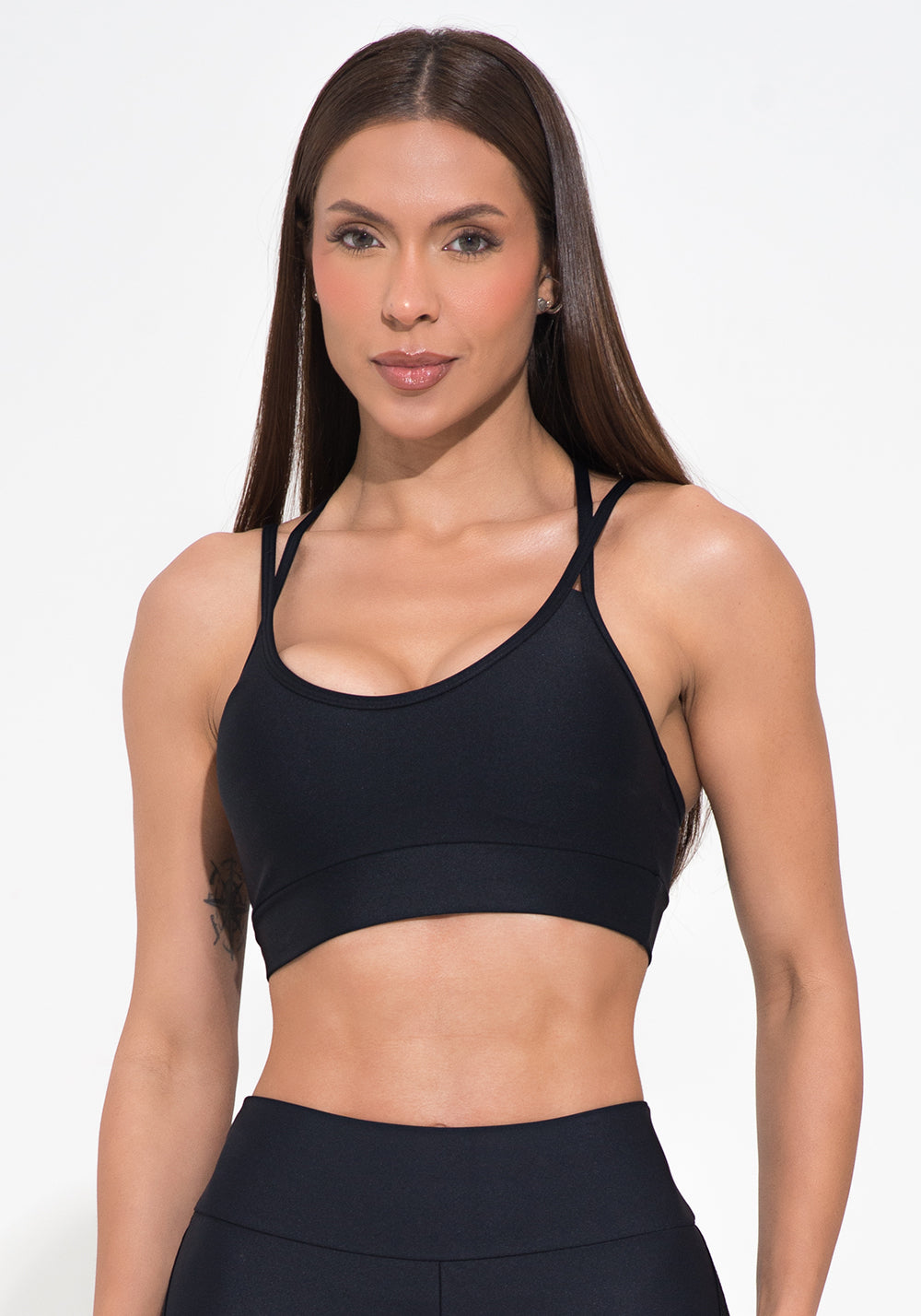 Top Fitness Feminino Com Bojo Preto Alça Dupla E Elástico Vazado Action Dlk