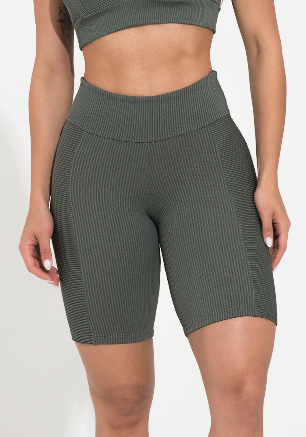 Bermuda Fitness Feminina Chumbo Canelada Com Recorte Action Dlk