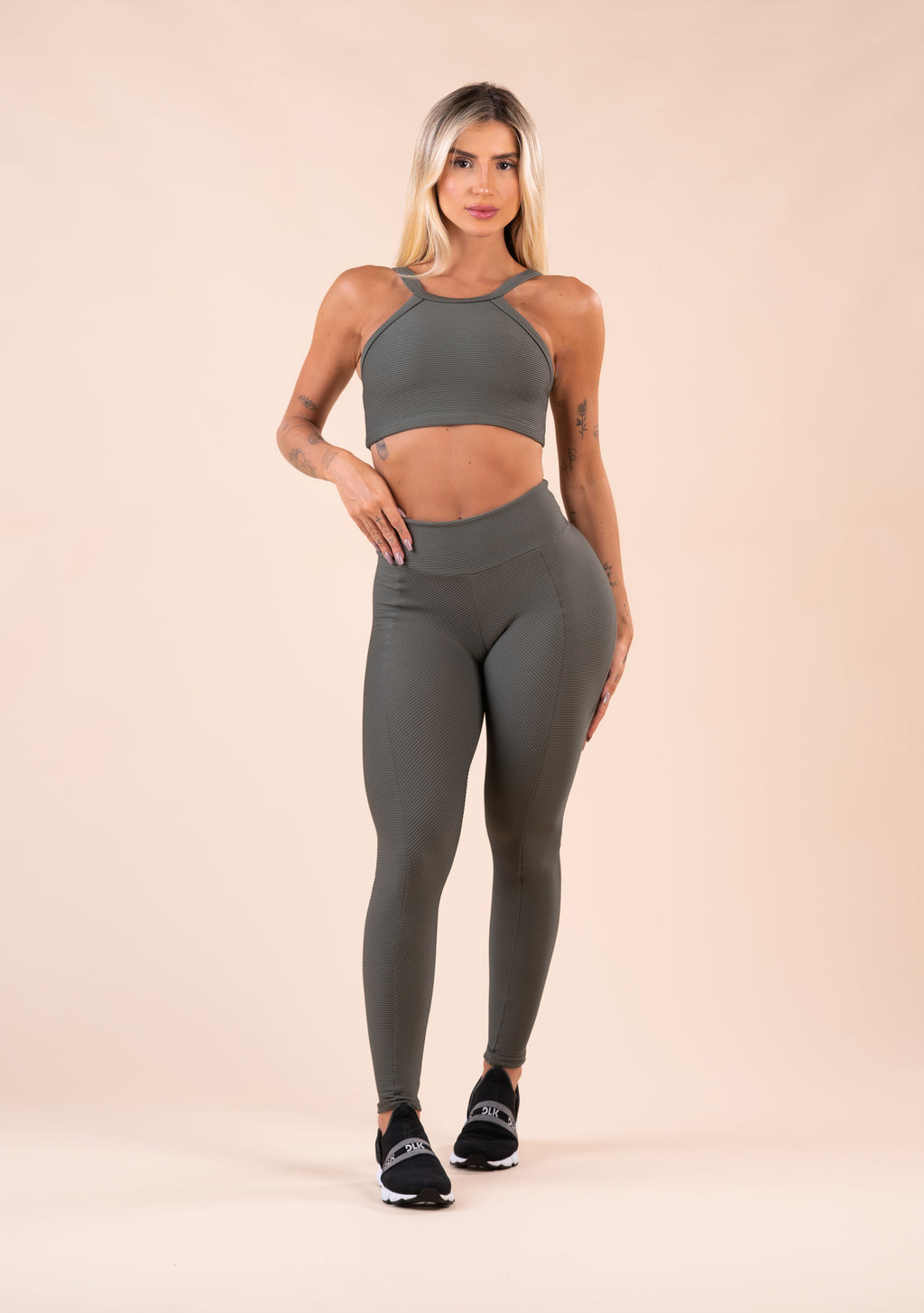 Top Fitness Feminino Chumbo Canelado Decote Alto Action Dlk