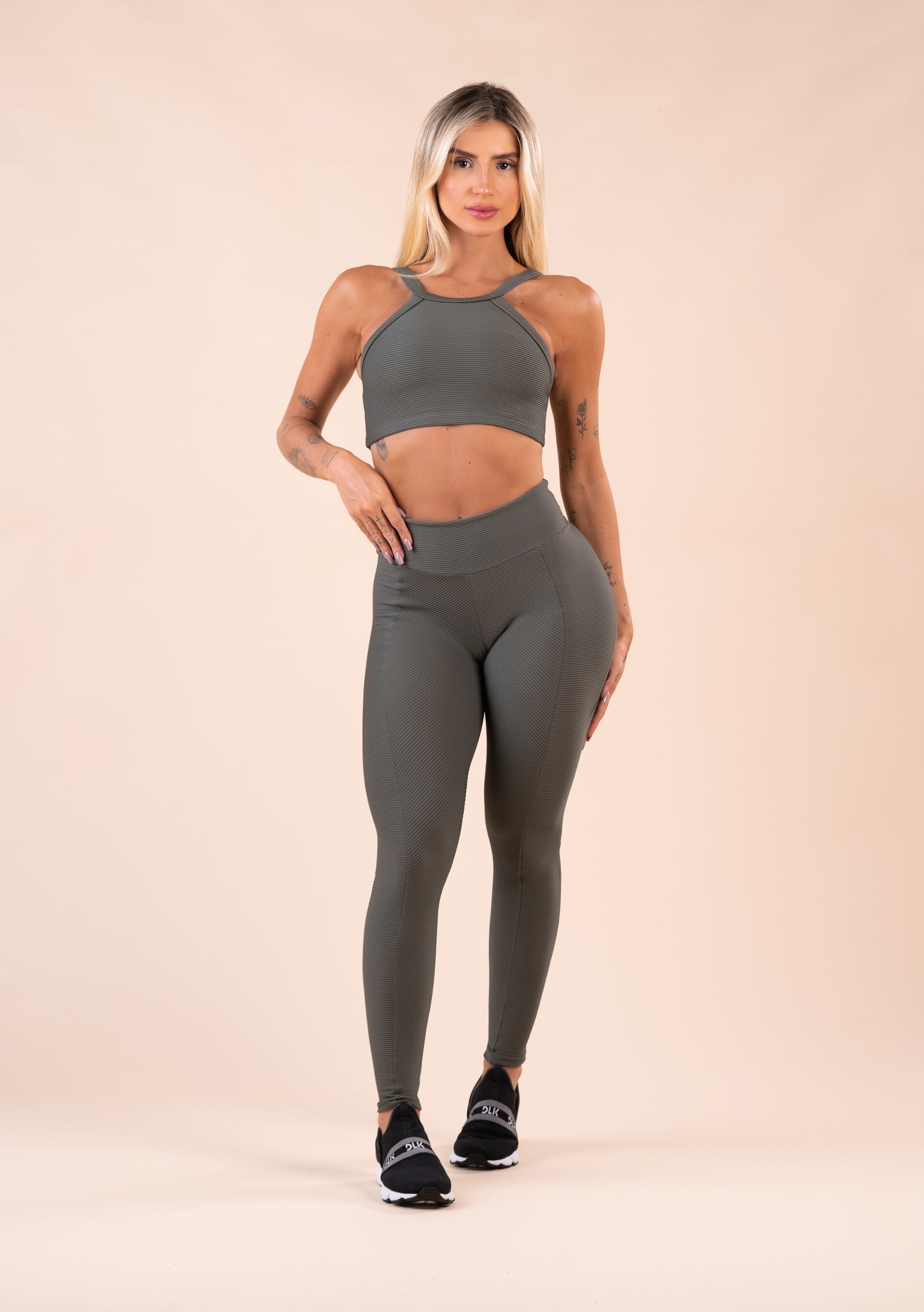 Top Fitness Feminino Chumbo Canelado Decote Alto Action Dlk