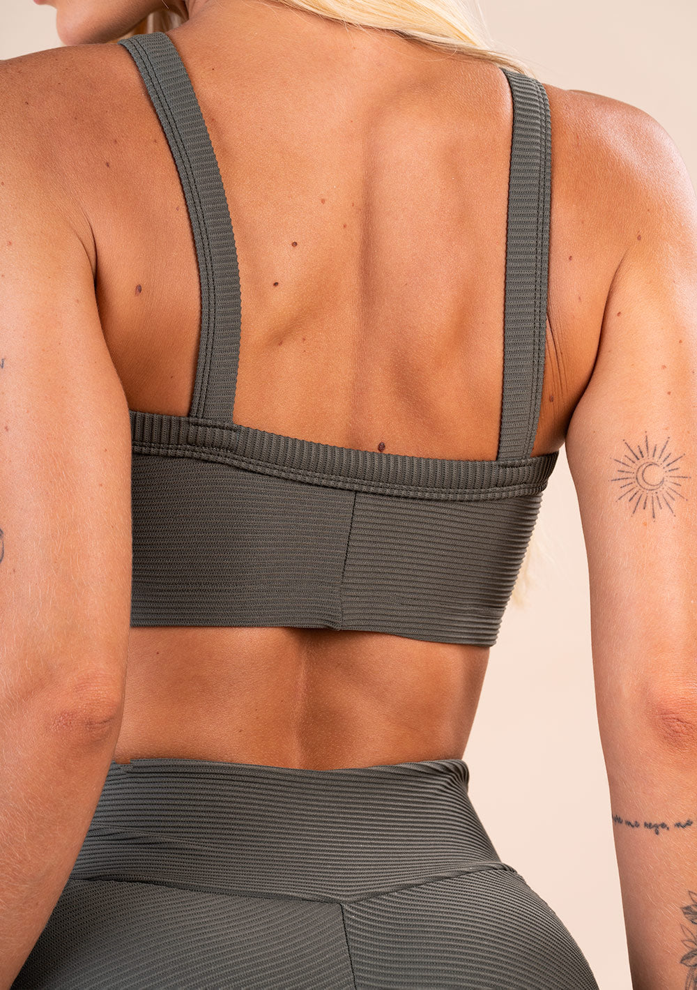 Top Fitness Feminino Chumbo Canelado Decote Alto Action Dlk