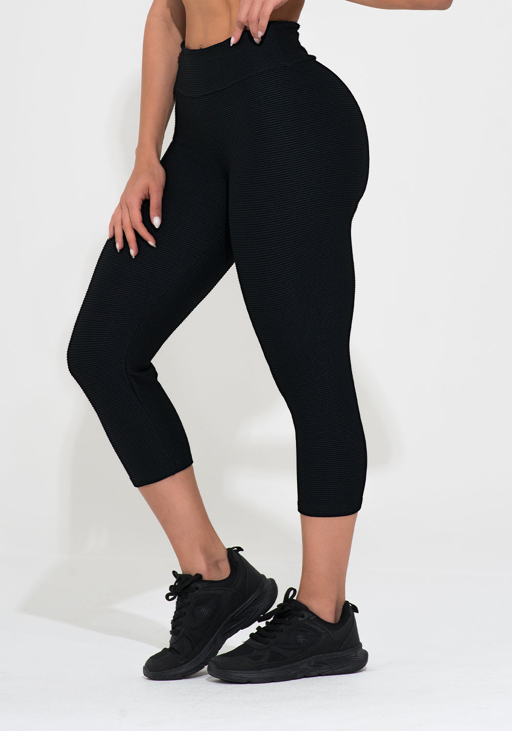 Calça Corsário Fitness Feminina Preta Canelada Action Dlk