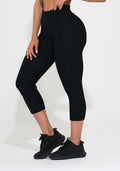 Calça Corsário Fitness Feminina Preta Canelada Action Dlk