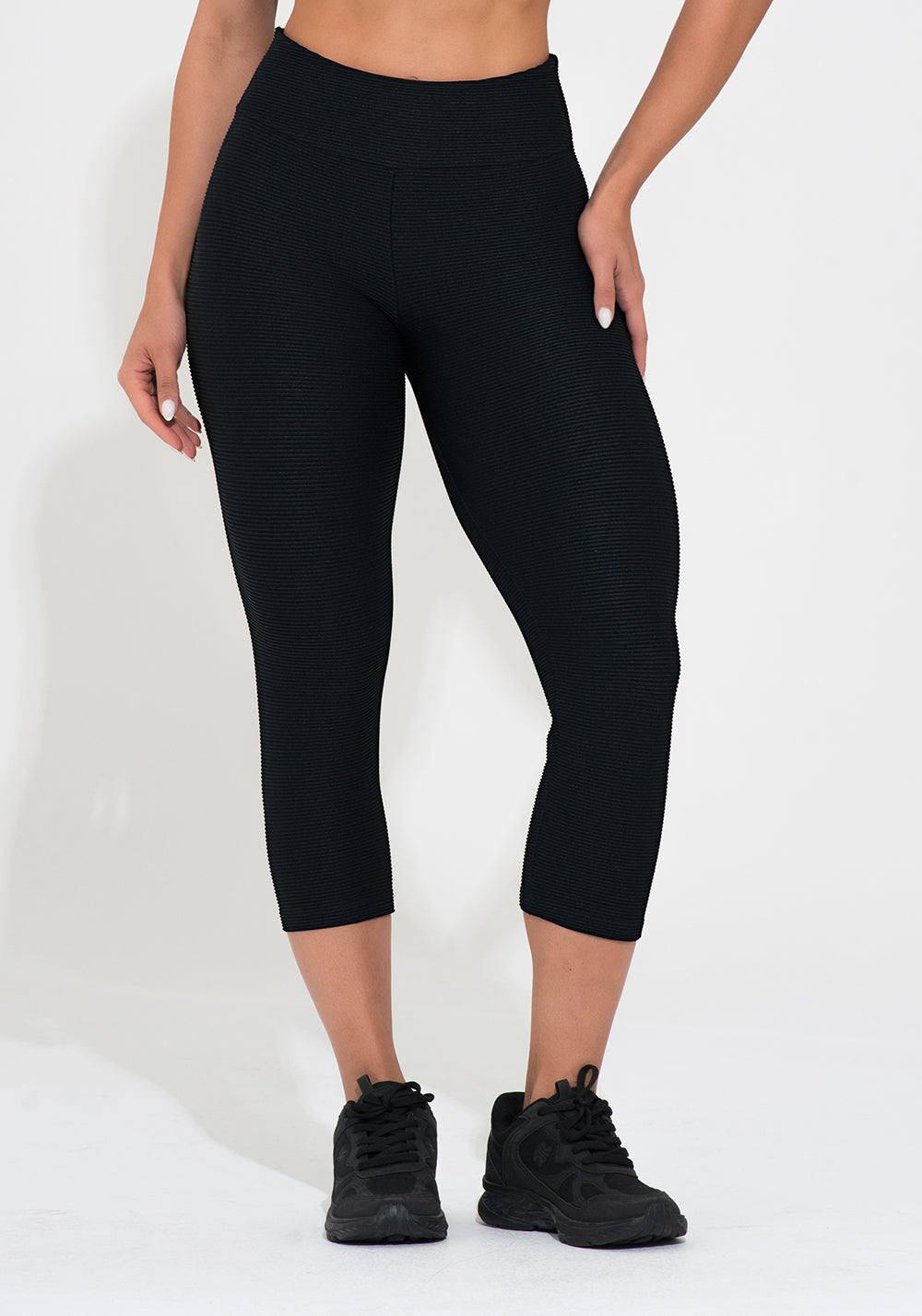 Calça Corsário Fitness Feminina Preta Canelada Action Dlk