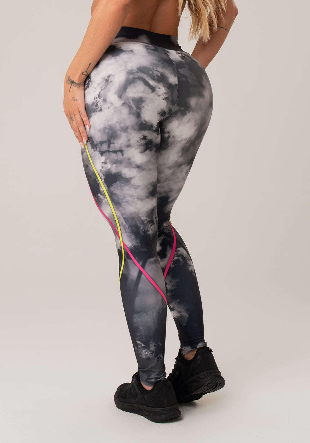 Legging Fitness Feminina New Printed Estampada Fire Black Dlk